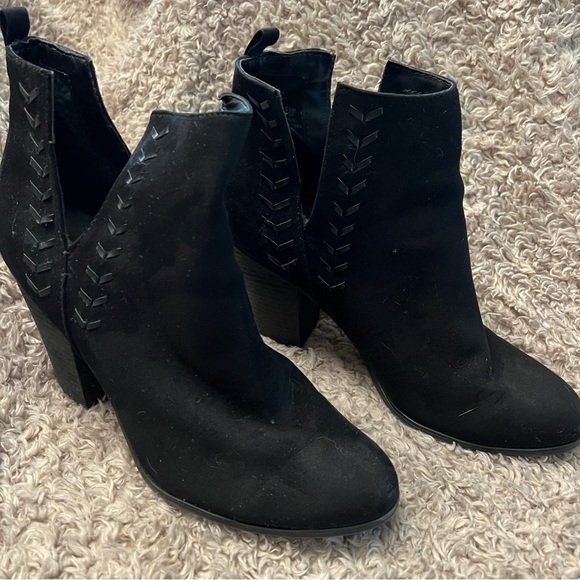 Carlos Santana Black Suede Henley Heel Boot - Picture 5 of 5